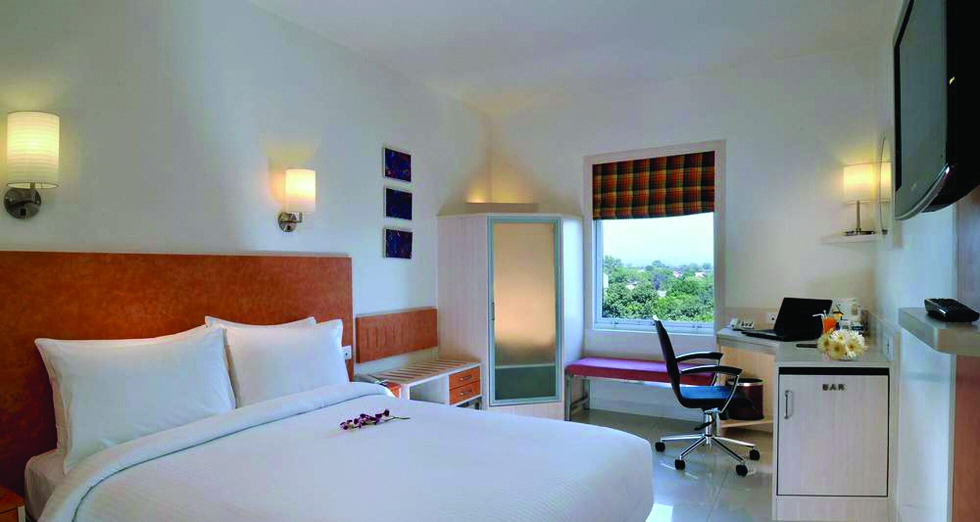 Hometel 4* Chandigarh