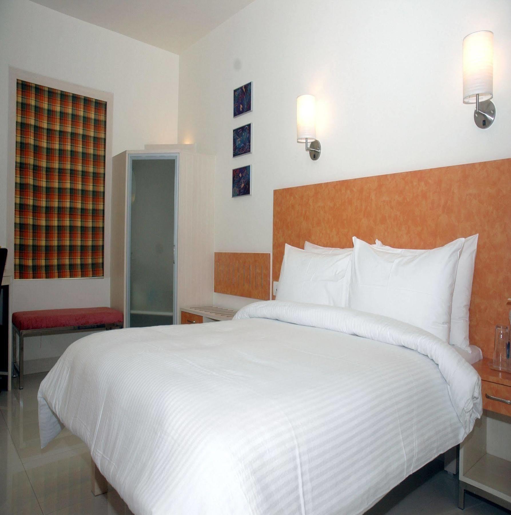Hometel Hotel 4*