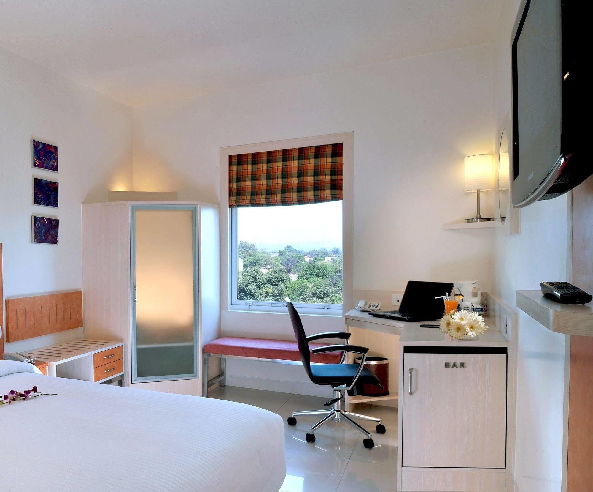 Hometel Hotel